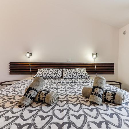 Sunshine Apartments Funtana With Balcony And Sea View Esterno foto