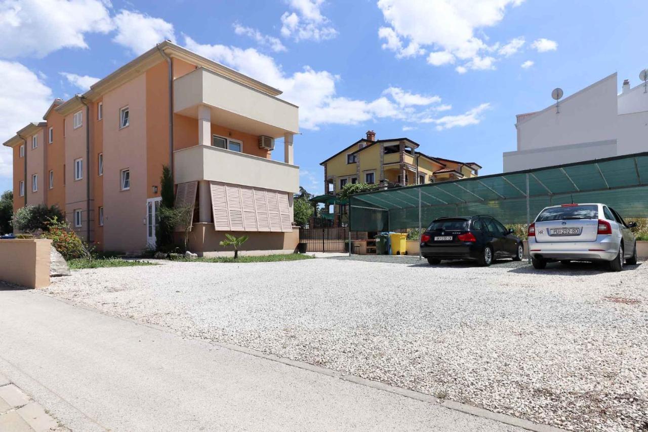 Sunshine Apartments Funtana With Balcony And Sea View Esterno foto
