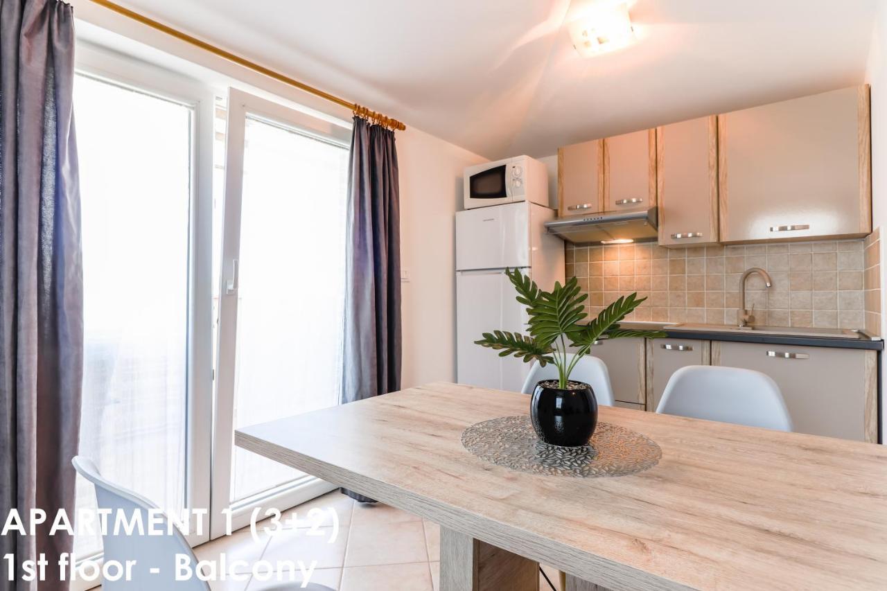 Sunshine Apartments Funtana With Balcony And Sea View Esterno foto