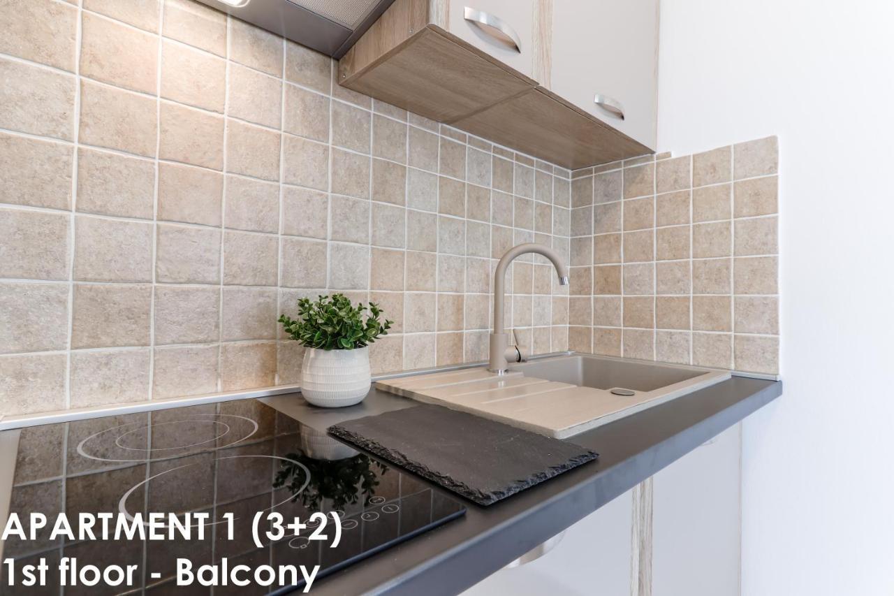 Sunshine Apartments Funtana With Balcony And Sea View Esterno foto