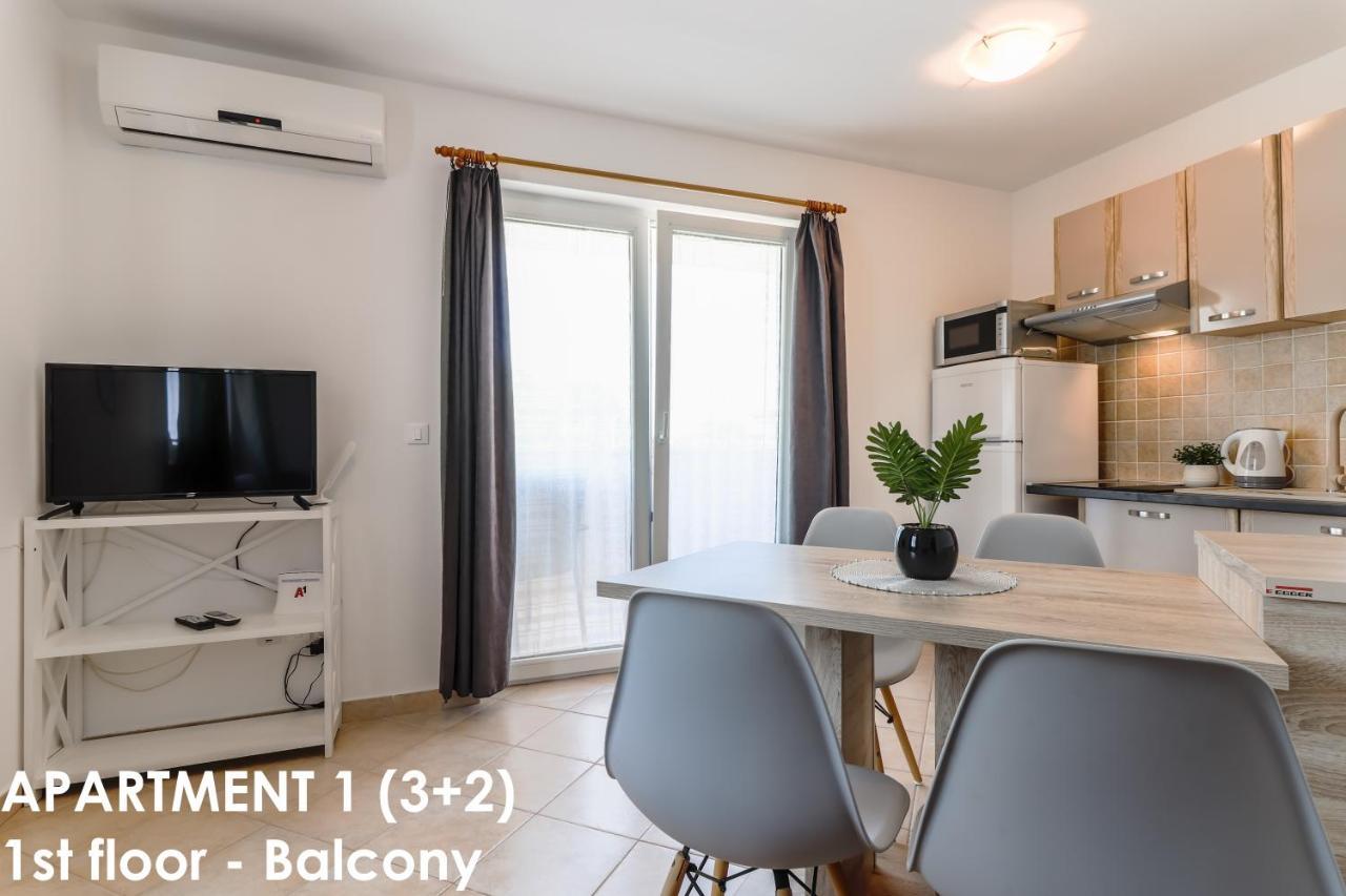 Sunshine Apartments Funtana With Balcony And Sea View Esterno foto