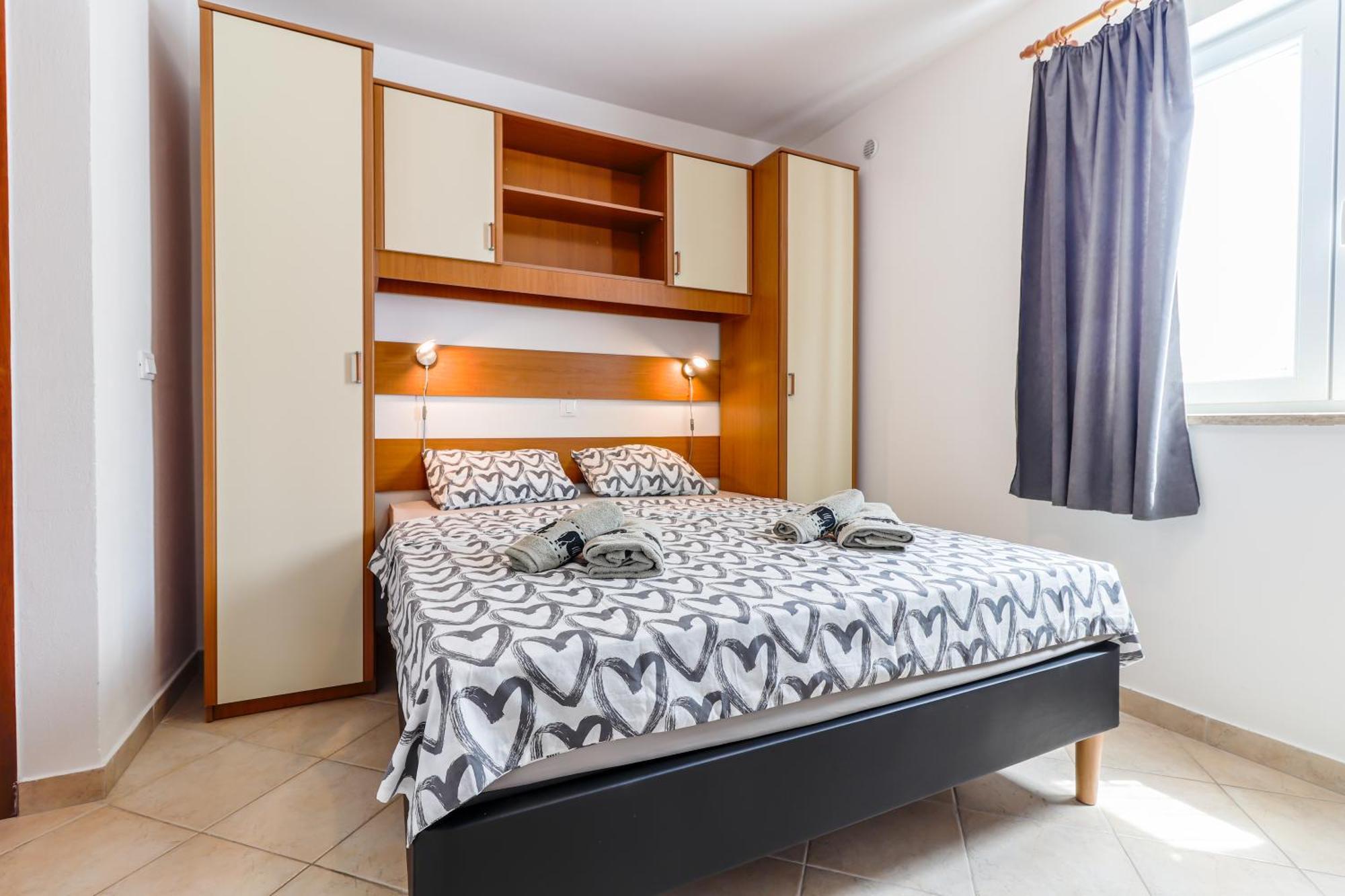 Sunshine Apartments Funtana With Balcony And Sea View Esterno foto